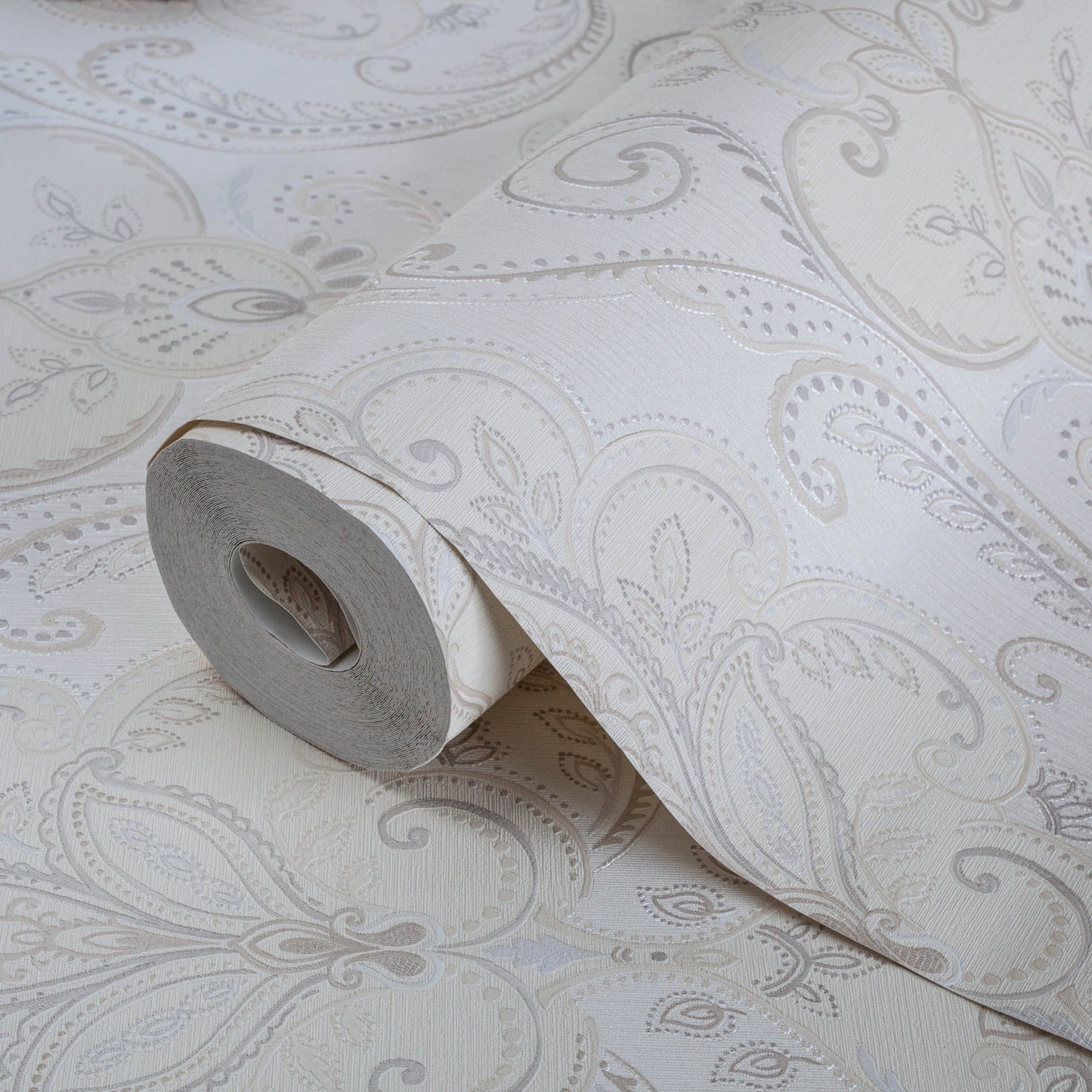 Tapeta klasyczna ornamentalna symetryczna – elegancki wzór dekoracyjny ścienny